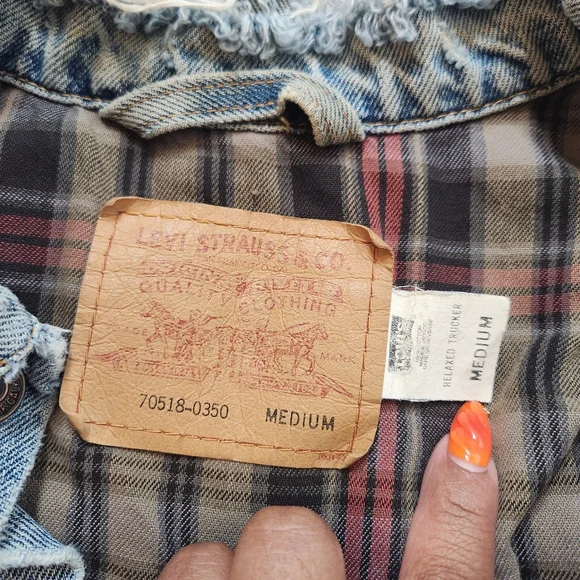 Levi's Vintage Mens Denim Trucker Jacket Flannel Blanket Lined Distressed Size M - Picture 8 of 10